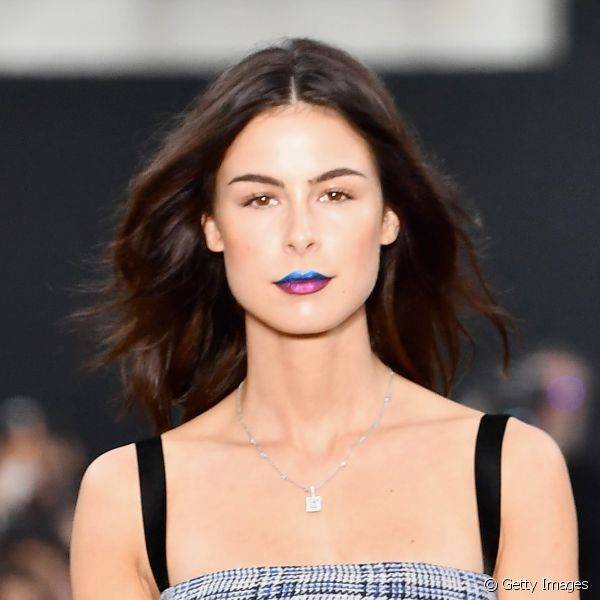 A trend de duas cores de batom na boca dominou a Semana de Moda de Paris! Conheça mais sobre ela na matéria (Foto: Getty Images)